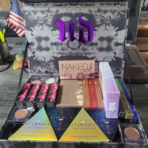 URBAN DECAY MEGA BUNDLE - Picture 2 of 4